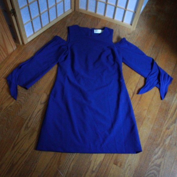 Eliza J Dresses & Skirts - Eliza J Exposed Shoulder Dress